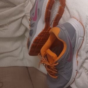 Nike Revolution 2 Size 9.5 Gray &Orange Great Pre-owned Condition
